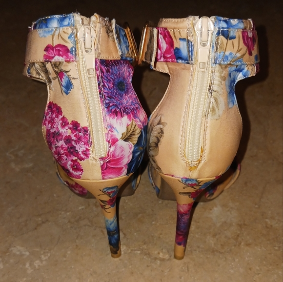 New Stunning Wild Diva Floral Stiletto Heels - Picture 5 of 13